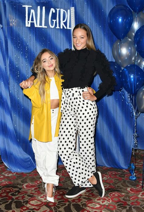 Sabrina Carpenter Height In Feet