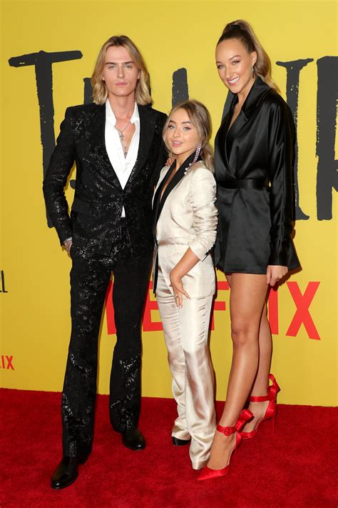 Sabrina Carpenter Height In Ft